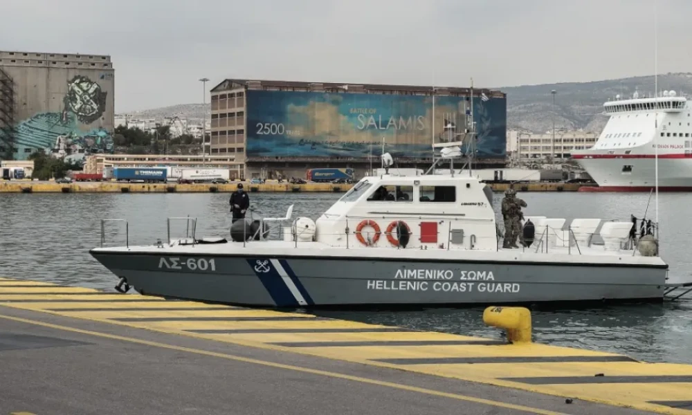 Έπεσε αυτοκίνητο στο λιμάνι του Πειραιά- Ο οδηγός είναι καλά στην υγεία του